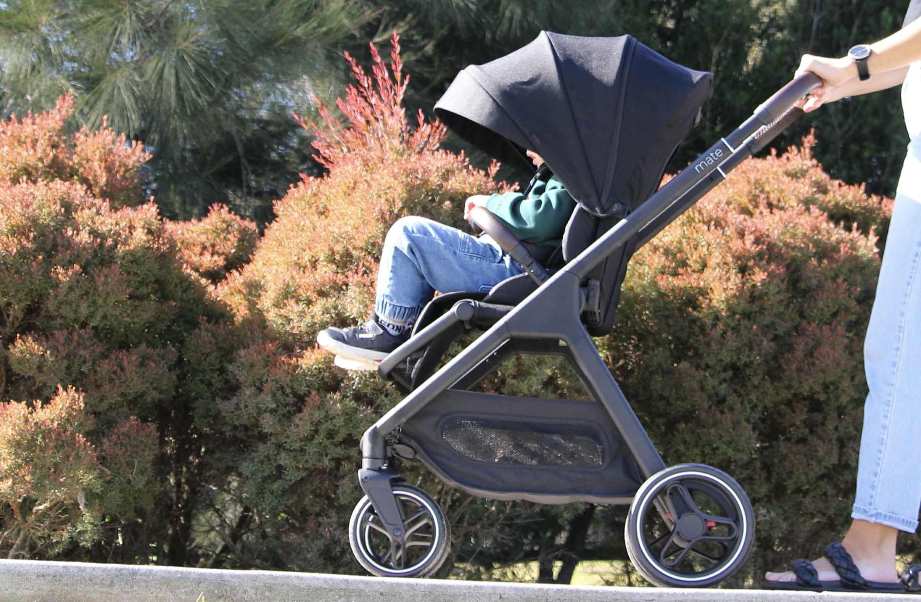 mate pram with UPF 50+ canopy